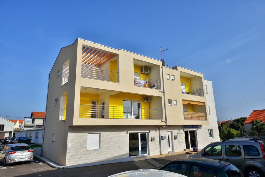 crvene_kuce_eksterijer1